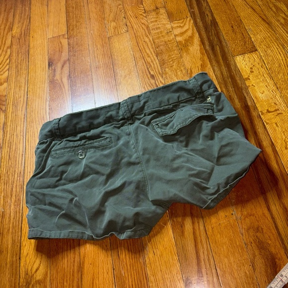 Old Navy Olive Green Casual Shorts – Size 6 - Picture 4 of 5